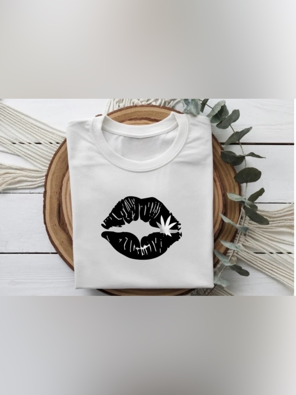 Leaf Lips Graphic Shirt Trendy Aesthetic Kiss Women Cute Tee Top